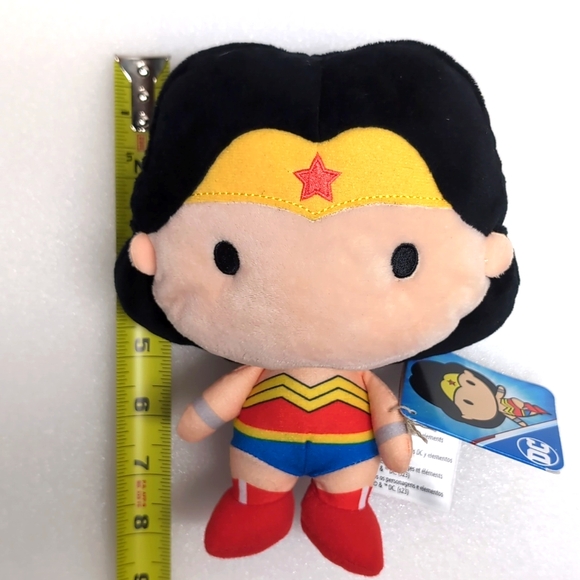 DC Wonder Woman Plush Toy - Picture 5 of 5